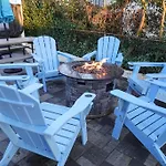 Beach Gem! Hot Tub/Ev/2Bd/3.7Mi Beach/.5Mi Outlets