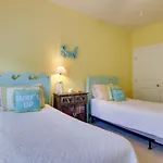 Sunlit Rehoboth Beach Townhome With Pool Access!