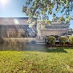 112 Loganberry Lane