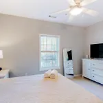 Creekwood --- 100 Cascade Ln, #109