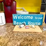 Modern Beachside Bliss: 2 Bed/2 Bath Condo Haven