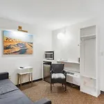 Cape Suites Room 8 - Free Parking! Hotel Room