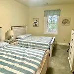 Rehoboth Townhome In Gated Community With 4 Bedrooms And 4 Bathrooms And Fitness Center
