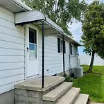 Charming Cottage With Fenced Backyard Pet Friendly