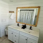 Charming Cottage With Fenced Backyard Pet Friendly