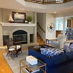 Hall Avenue 33
