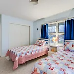 Oak Avenue 77