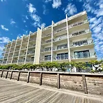 Edgewater House 221