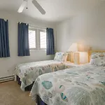 Mariners Court 204