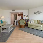 Mariners Court 204