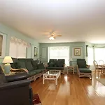 Maryland Avenue 13B