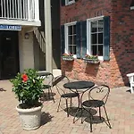 Atlantis Inn