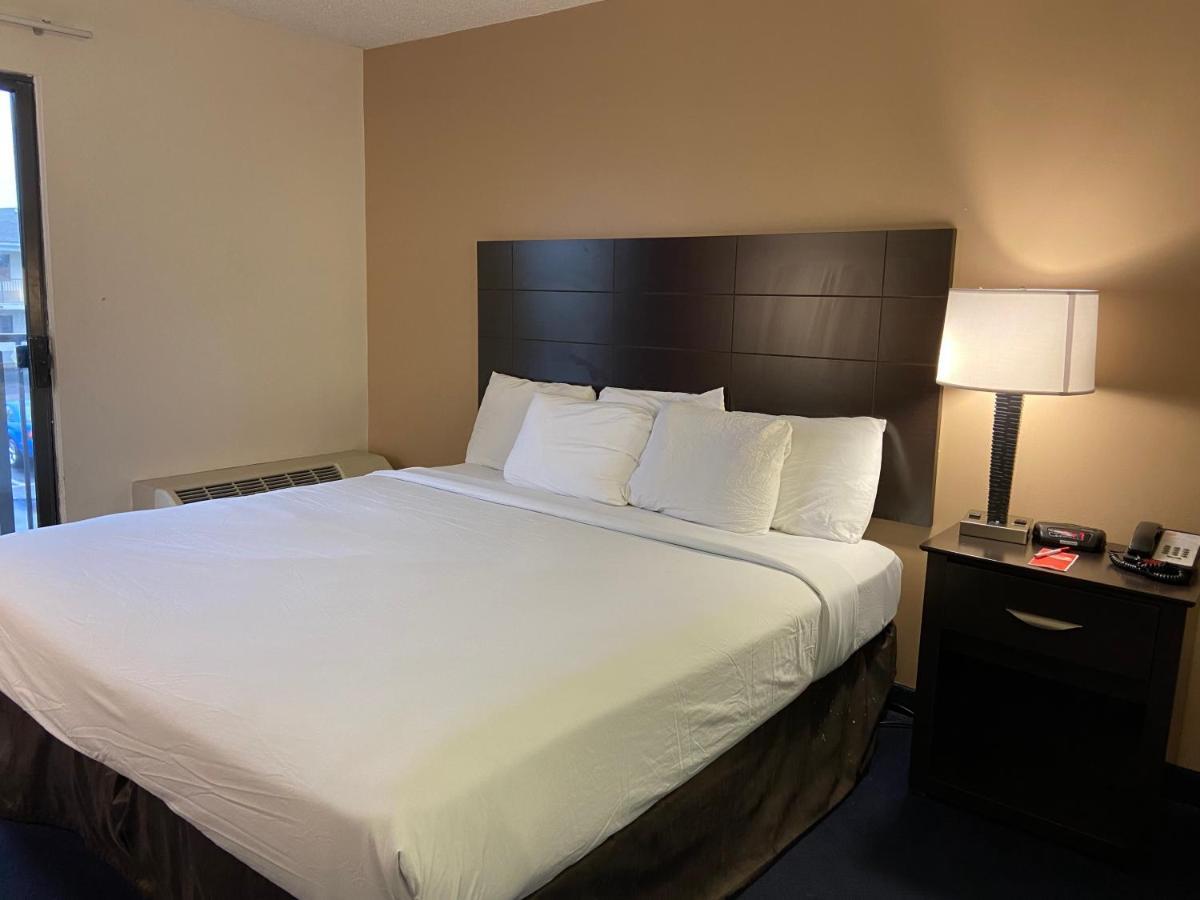 Econo & Rehoboth Hotel