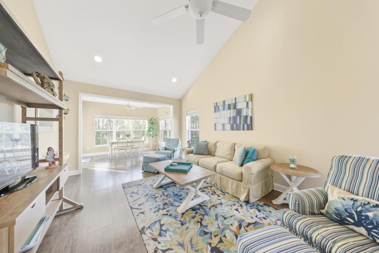 Grande At Canal Pointe 37502 Worcester Dr Holiday home