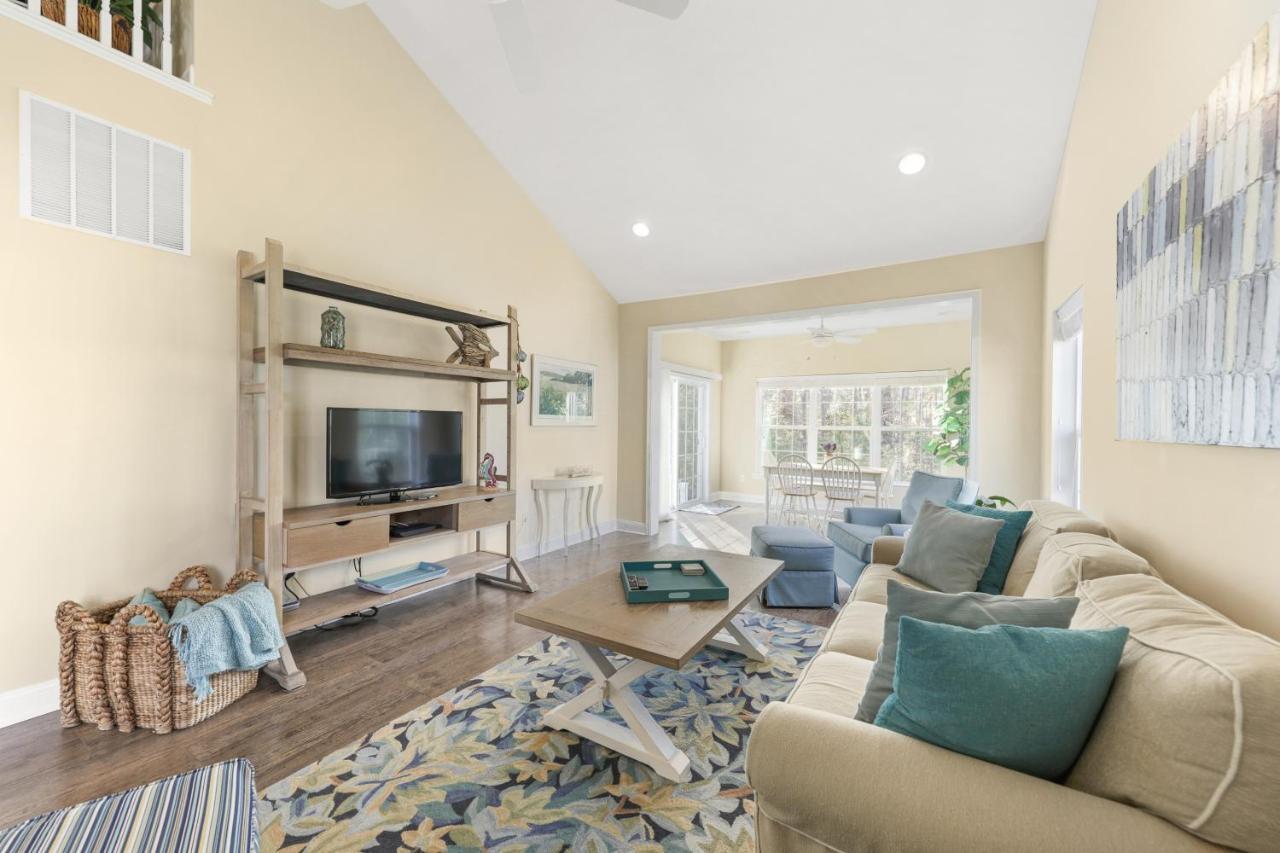 Grande At Canal Pointe 37502 Worcester Dr Holiday home *