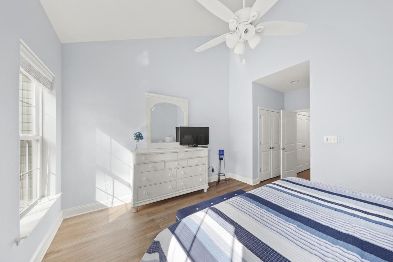 Grande At Canal Pointe 37502 Worcester Dr Holiday home
