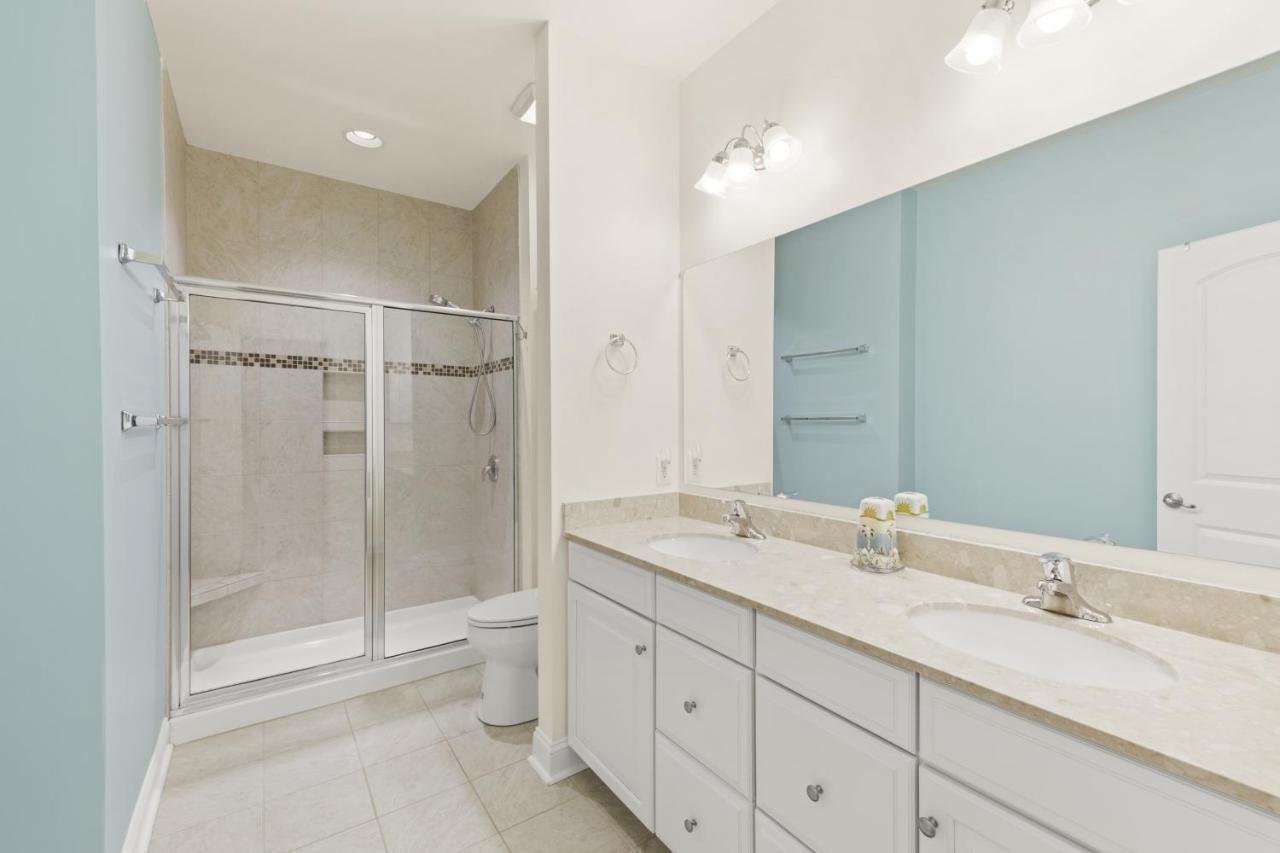 Grande At Canal Pointe 37502 Worcester Dr Holiday home