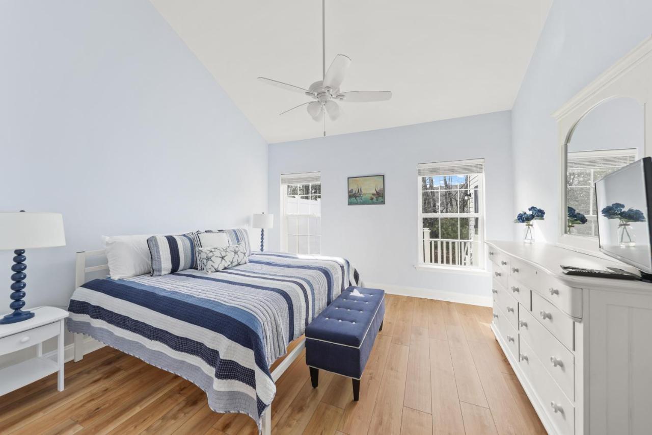 Grande At Canal Pointe 37502 Worcester Dr Holiday home