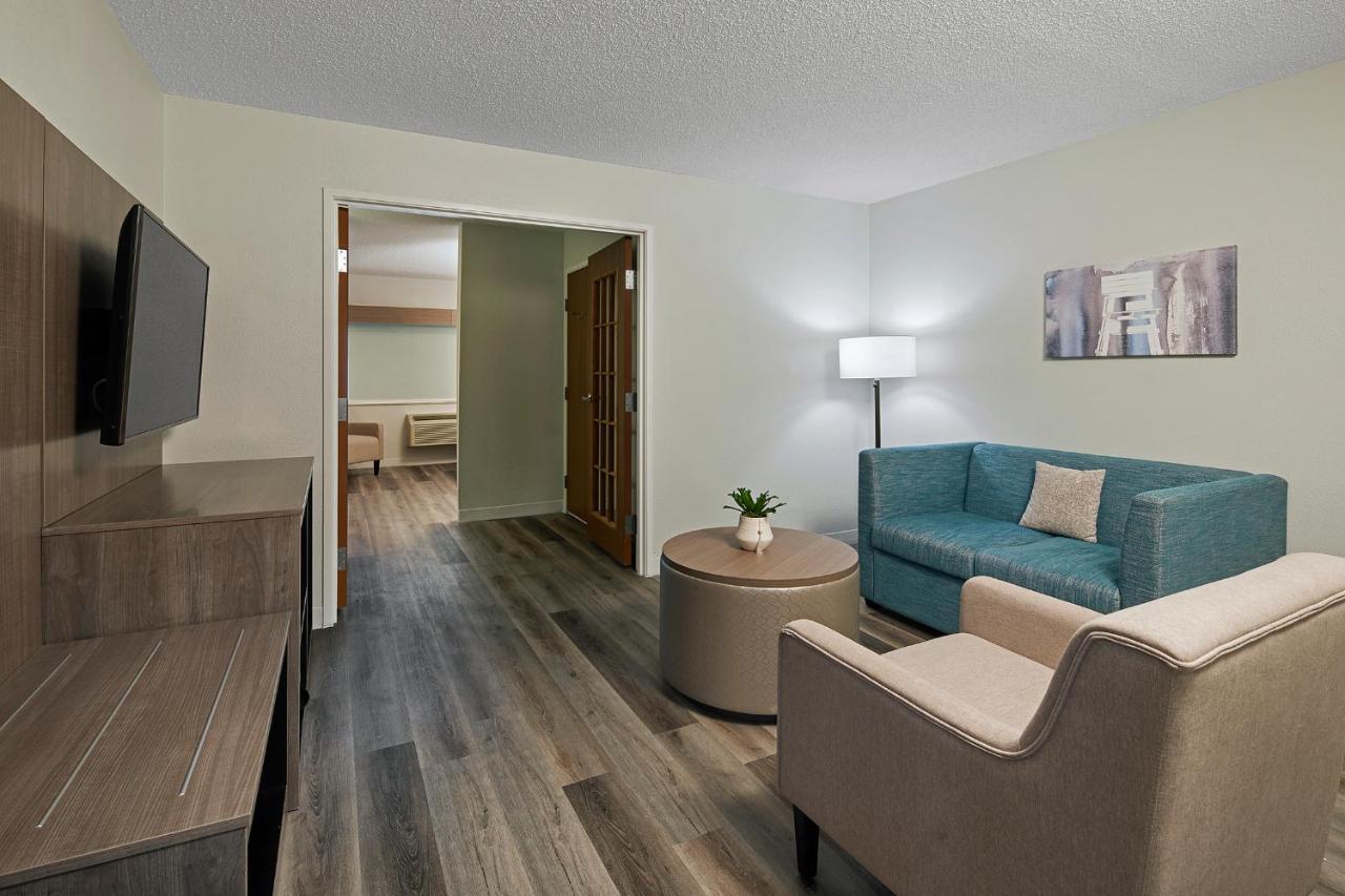 Hotel Wave At Rehoboth