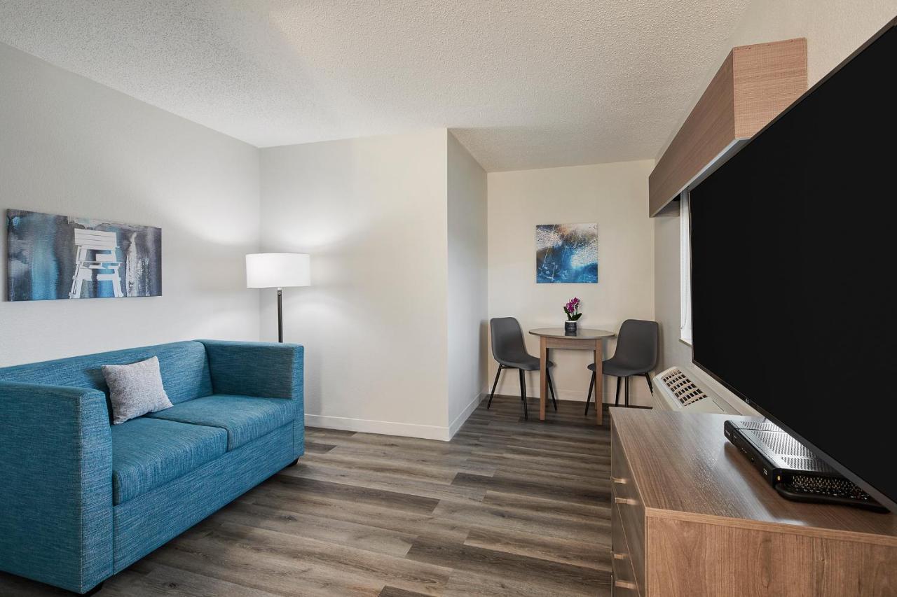 Hotel Wave At Rehoboth