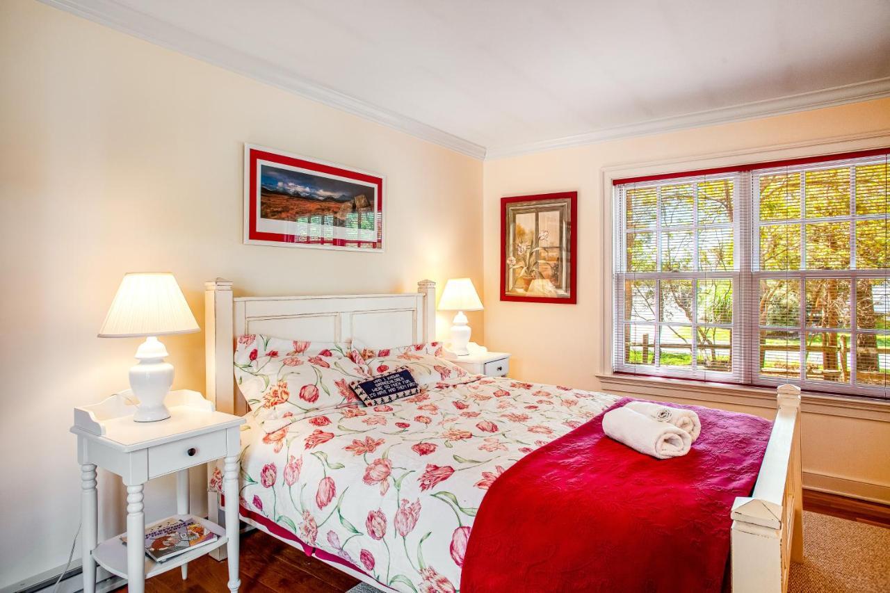 Rehoboth --- 6 Holly Road *