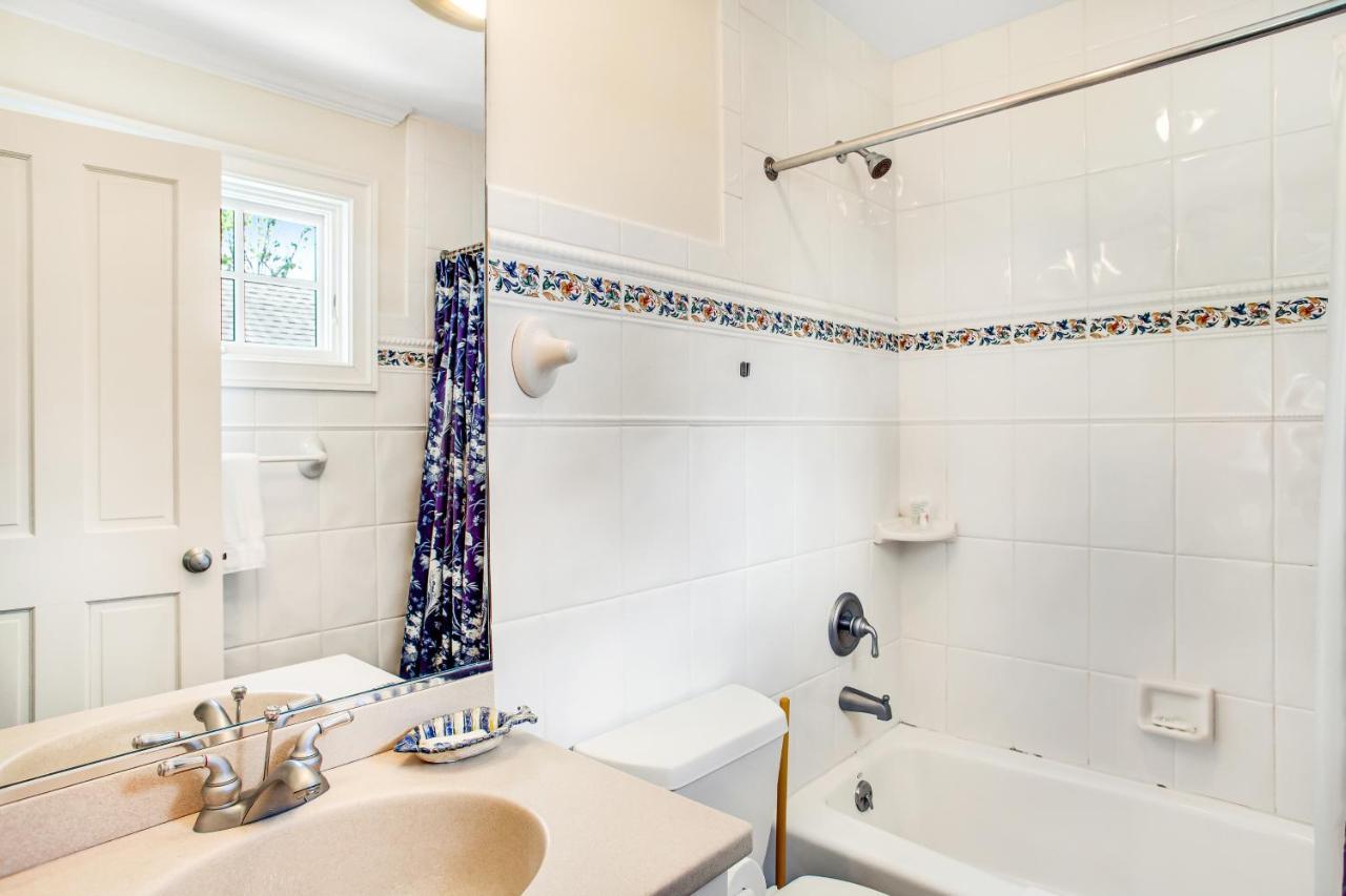 Rehoboth --- 6 Holly Road