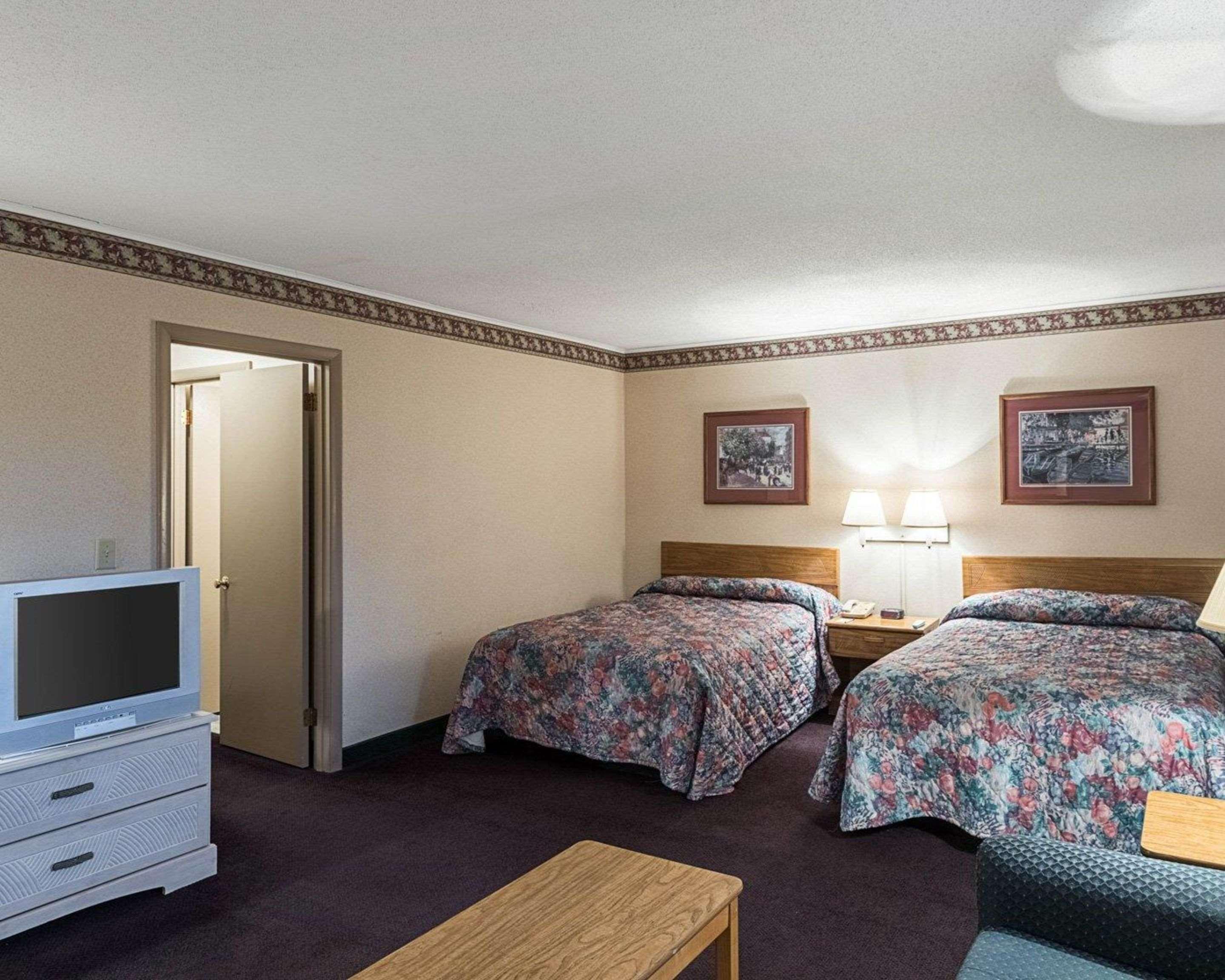 Rodeway & Hotel 2*
