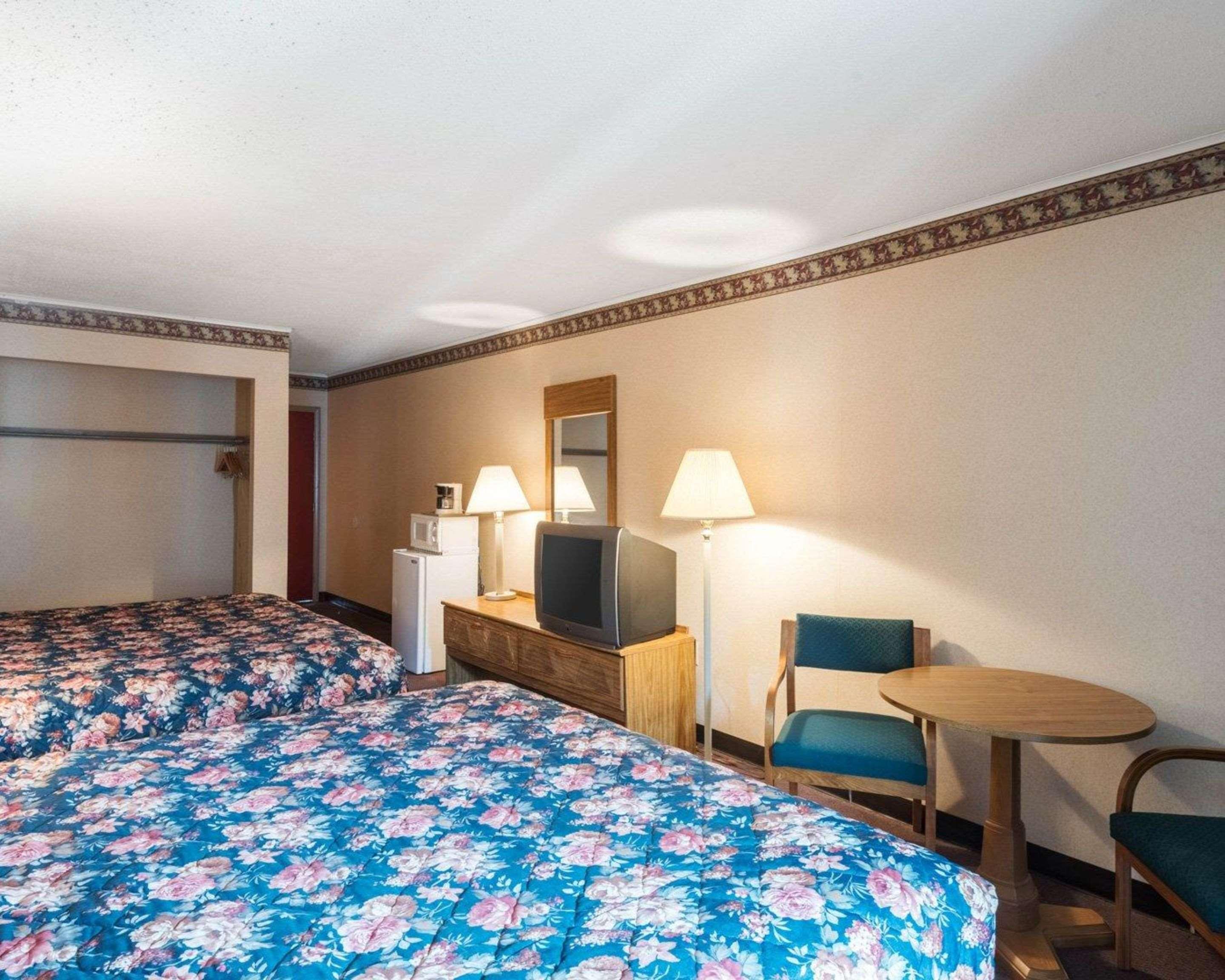 Rodeway & Hotel