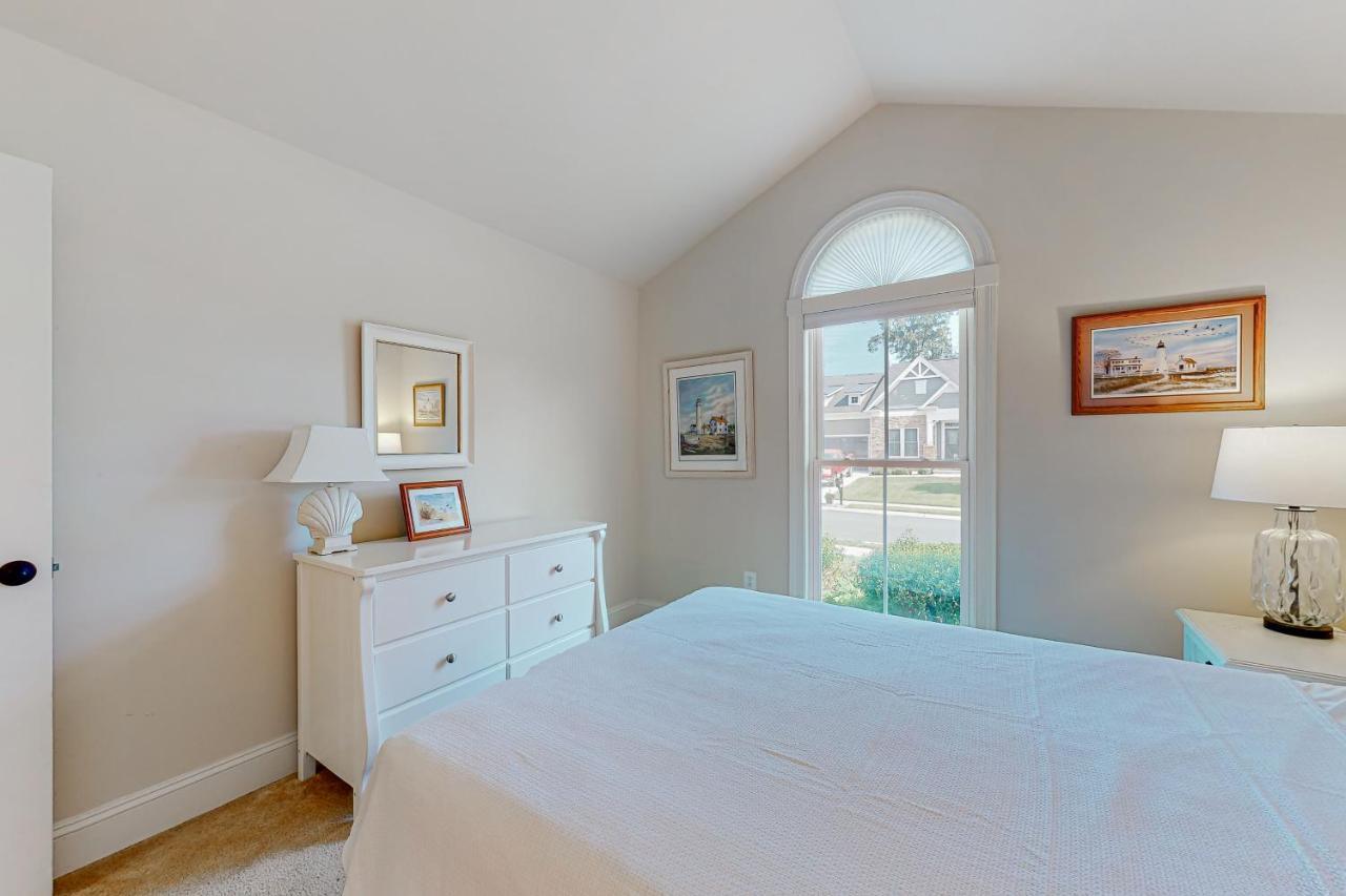 Grande At Canal Pointe 37484 Liverpool Ln