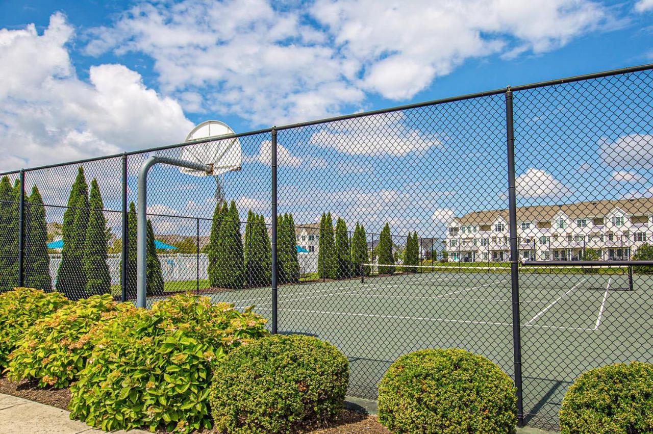 Apartment Grande At Canal Pointe -- 37697 Ulster #12