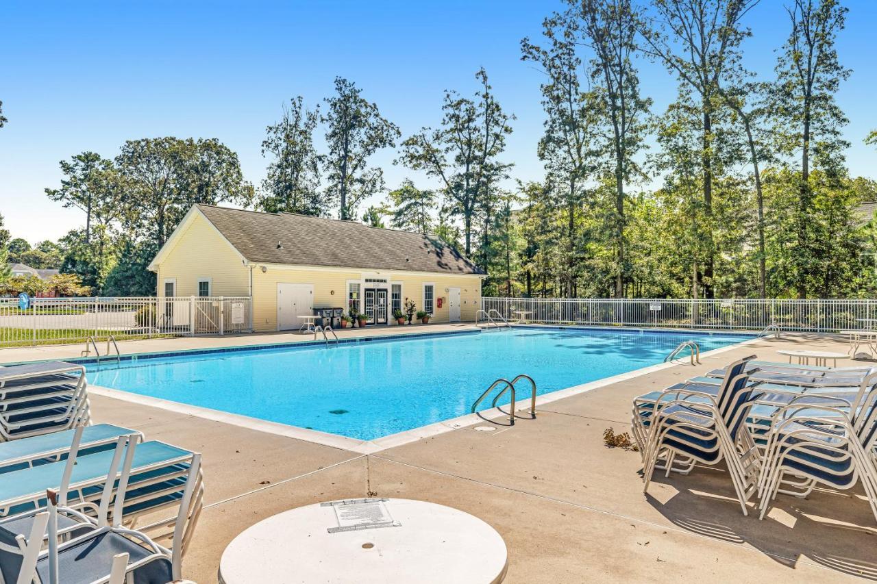 Apartment Grande At Canal Pointe -- 37697 Ulster #12 *