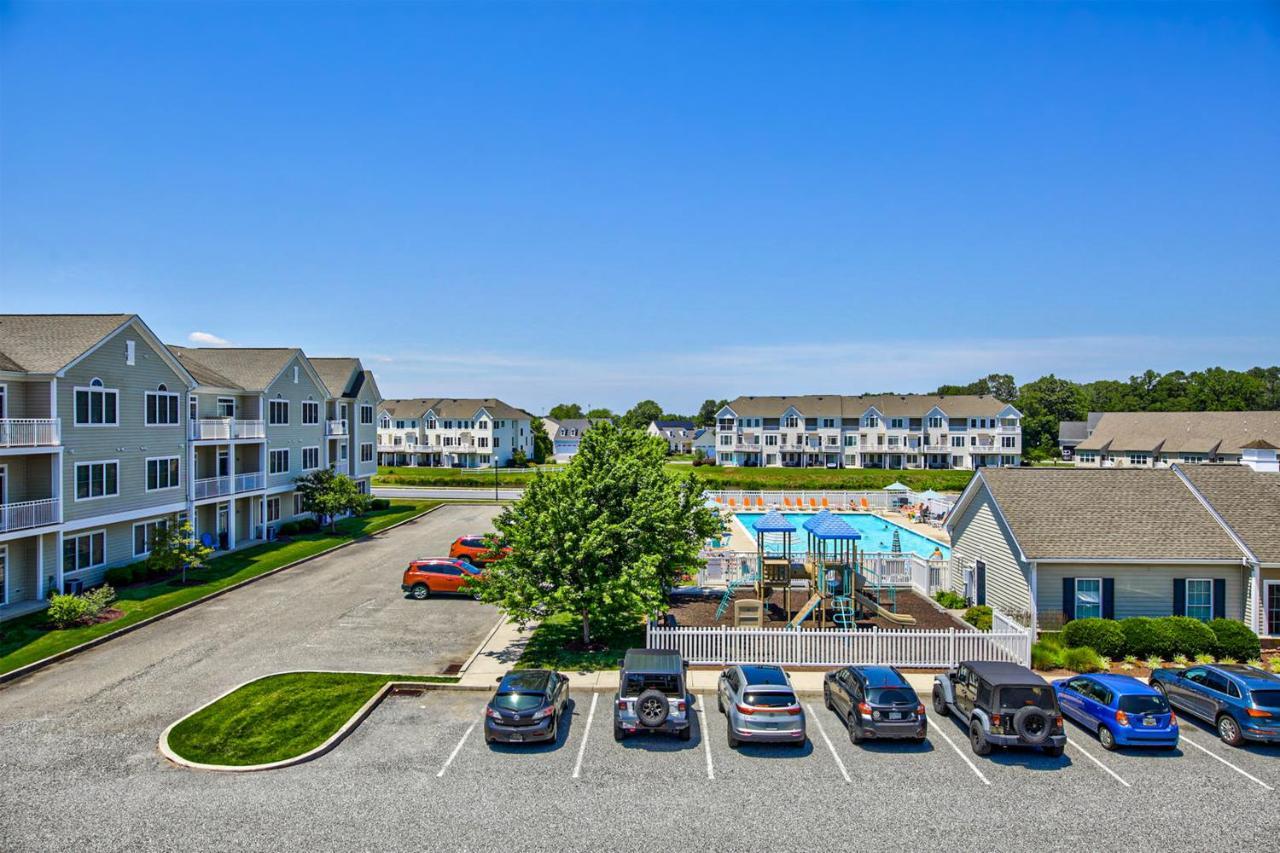 Grande At Canal Pointe 37502 Worcester Dr Holiday home
