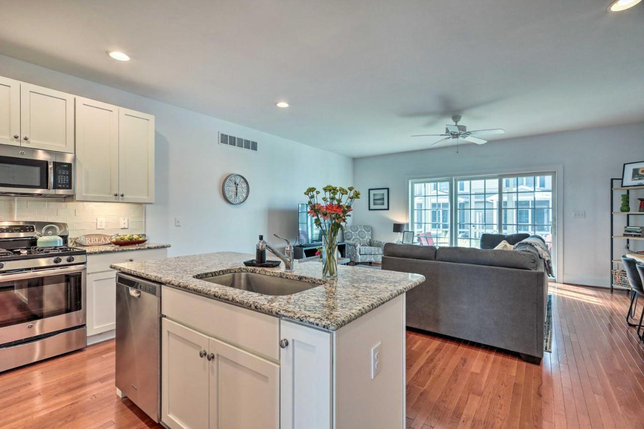 Rehoboth Townhome With Porch And Pool Access Holiday home
