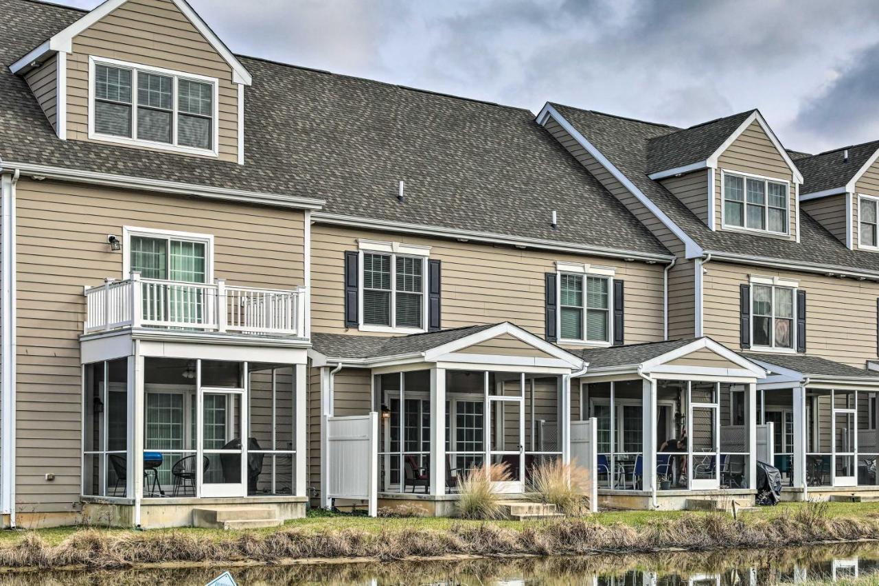 Rehoboth Townhome With Porch And Pool Access Holiday home