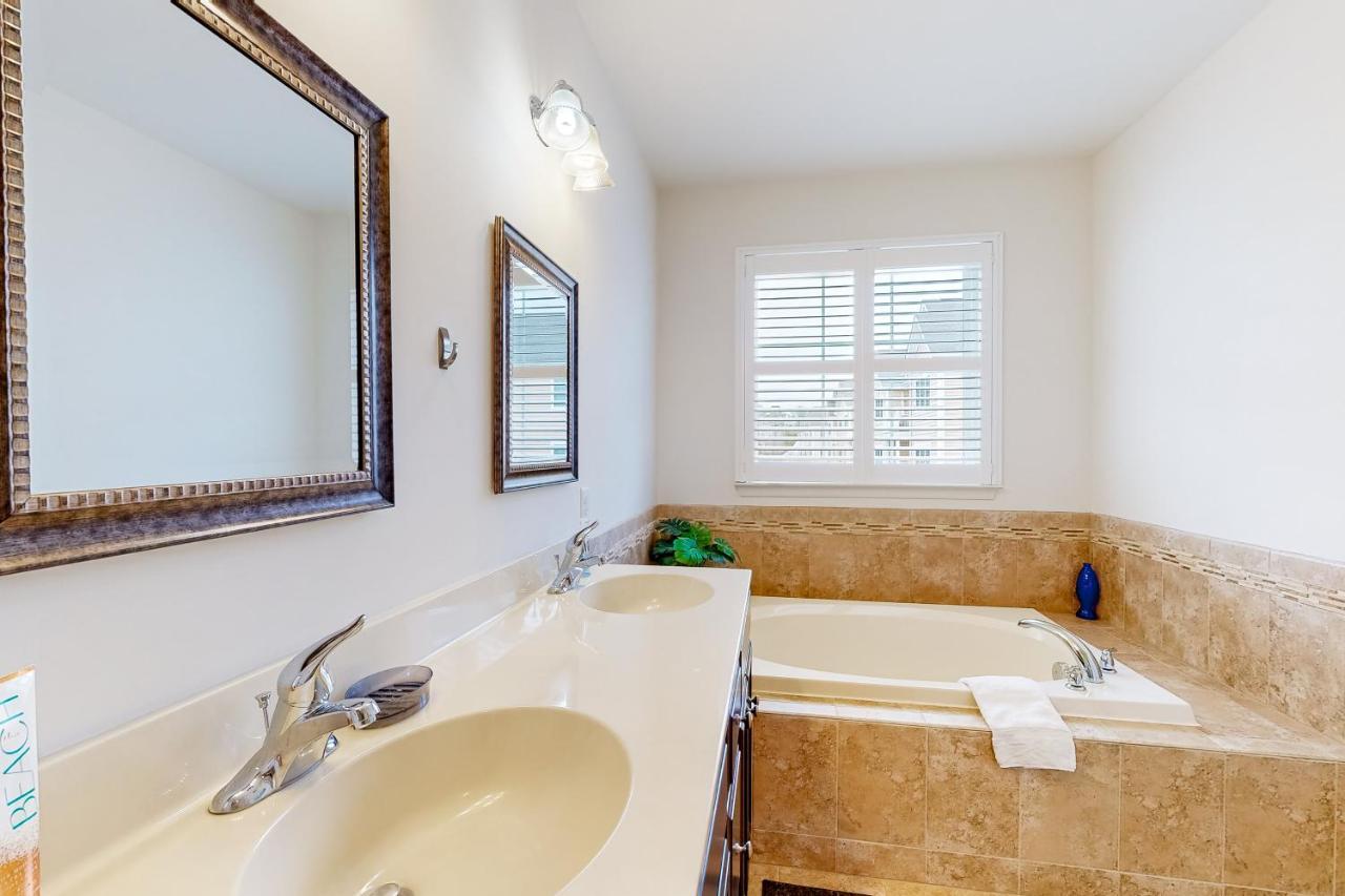 Grande At Canal Pointe -- 37697 Ulster #12 Apartment