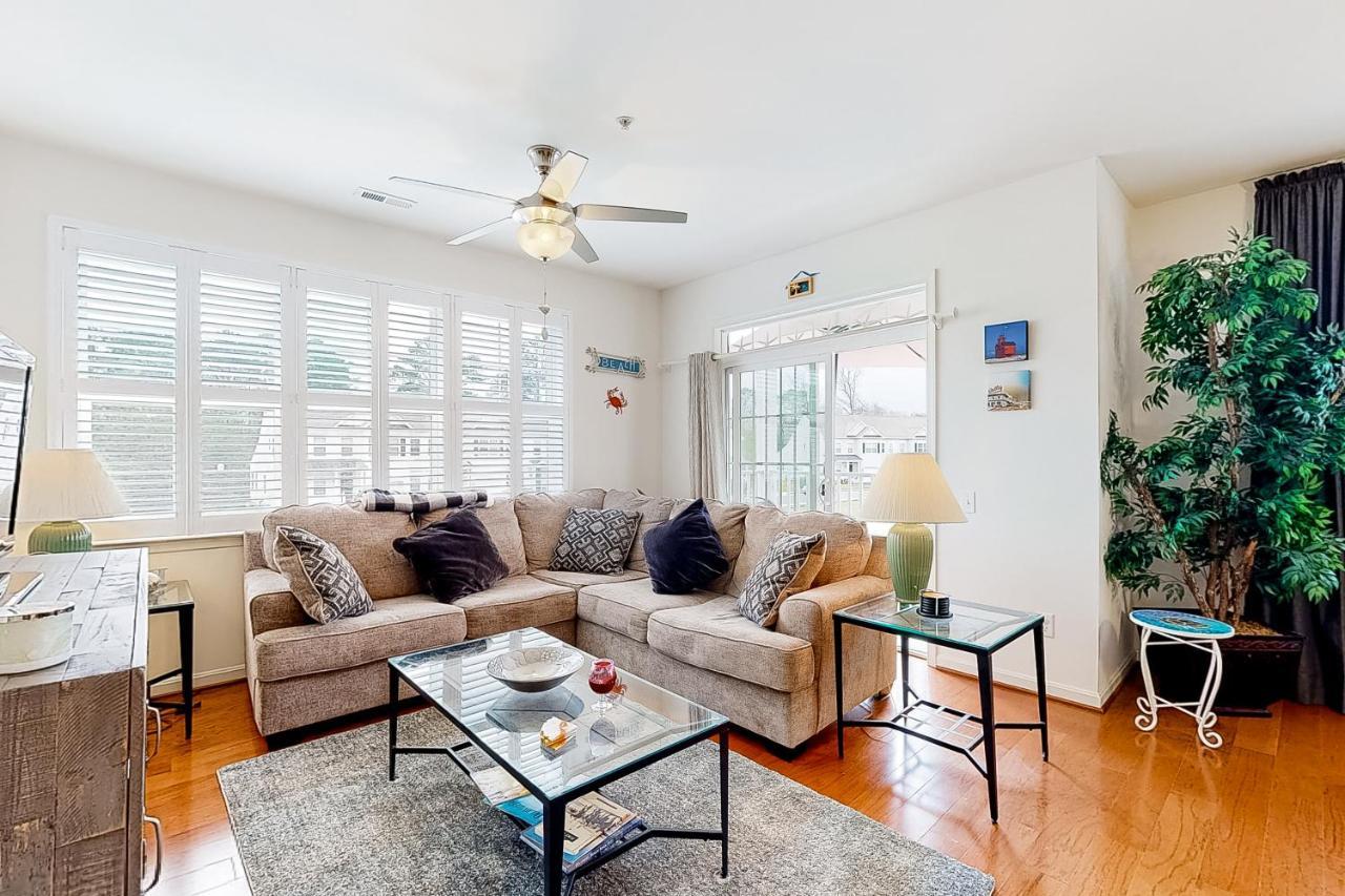 Apartment Grande At Canal Pointe -- 37697 Ulster #12