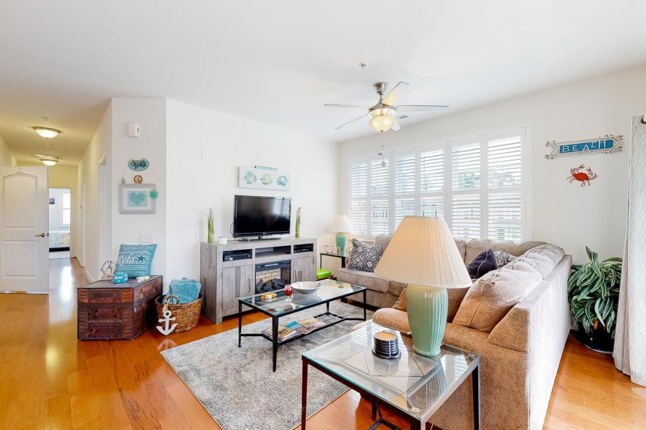Apartment Grande At Canal Pointe -- 37697 Ulster #12