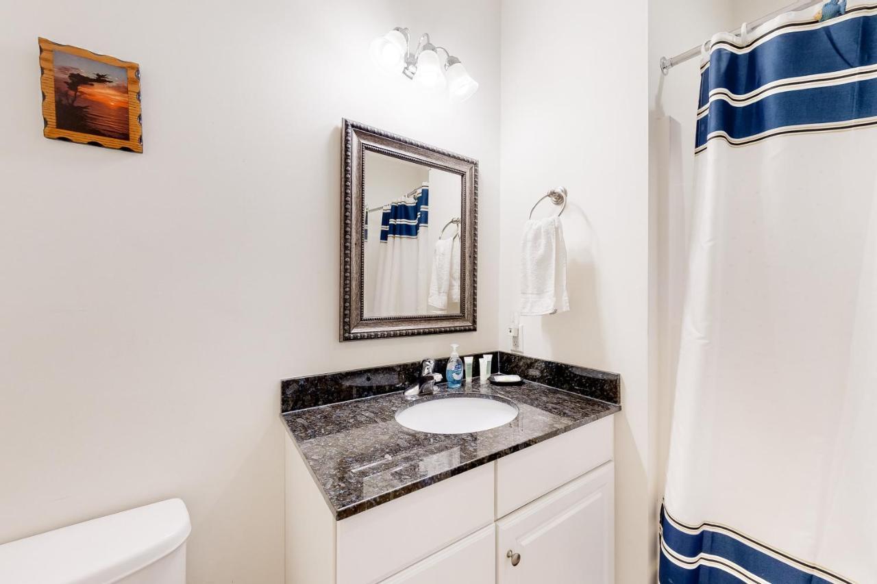 Grande At Canal Pointe -- 37697 Ulster #12