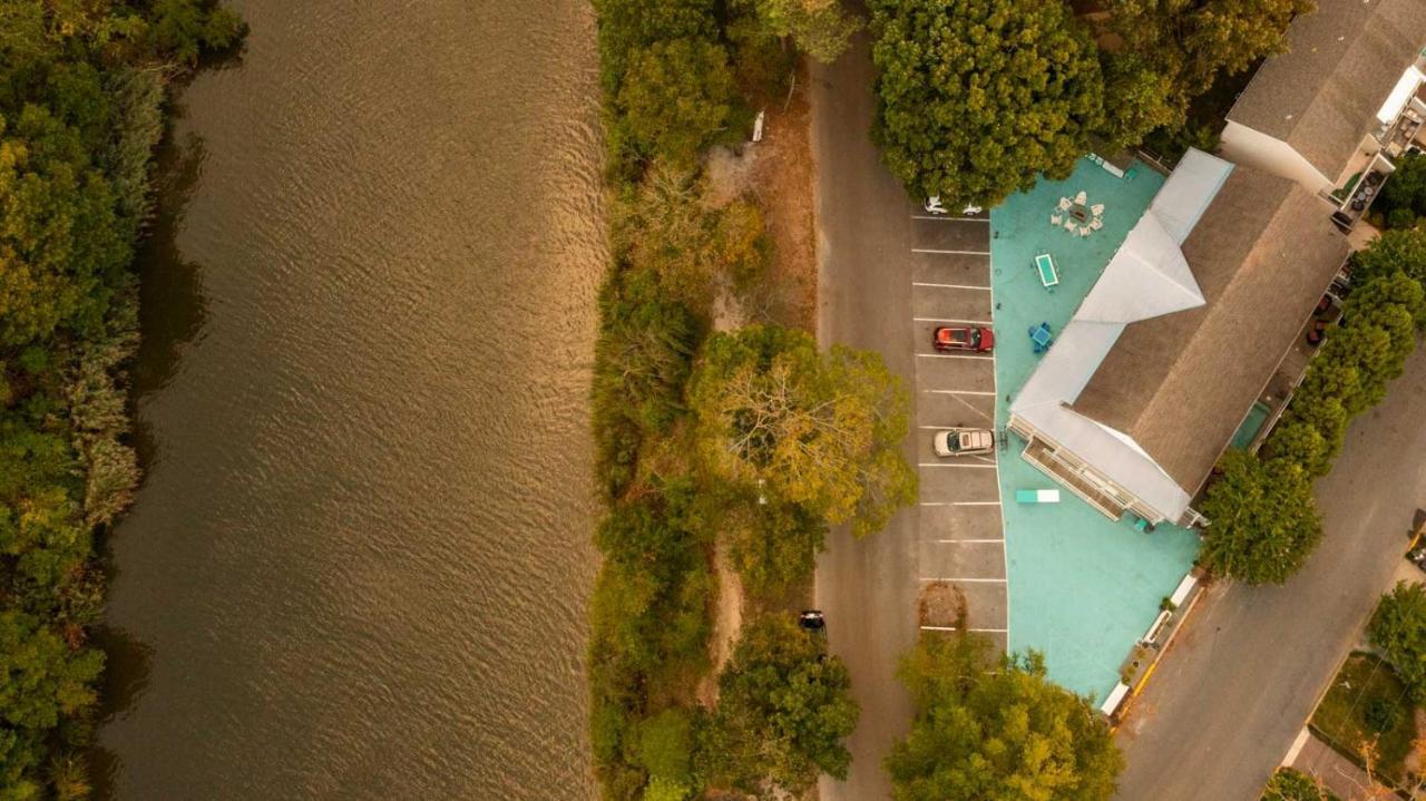 Canalside Hotel 4*