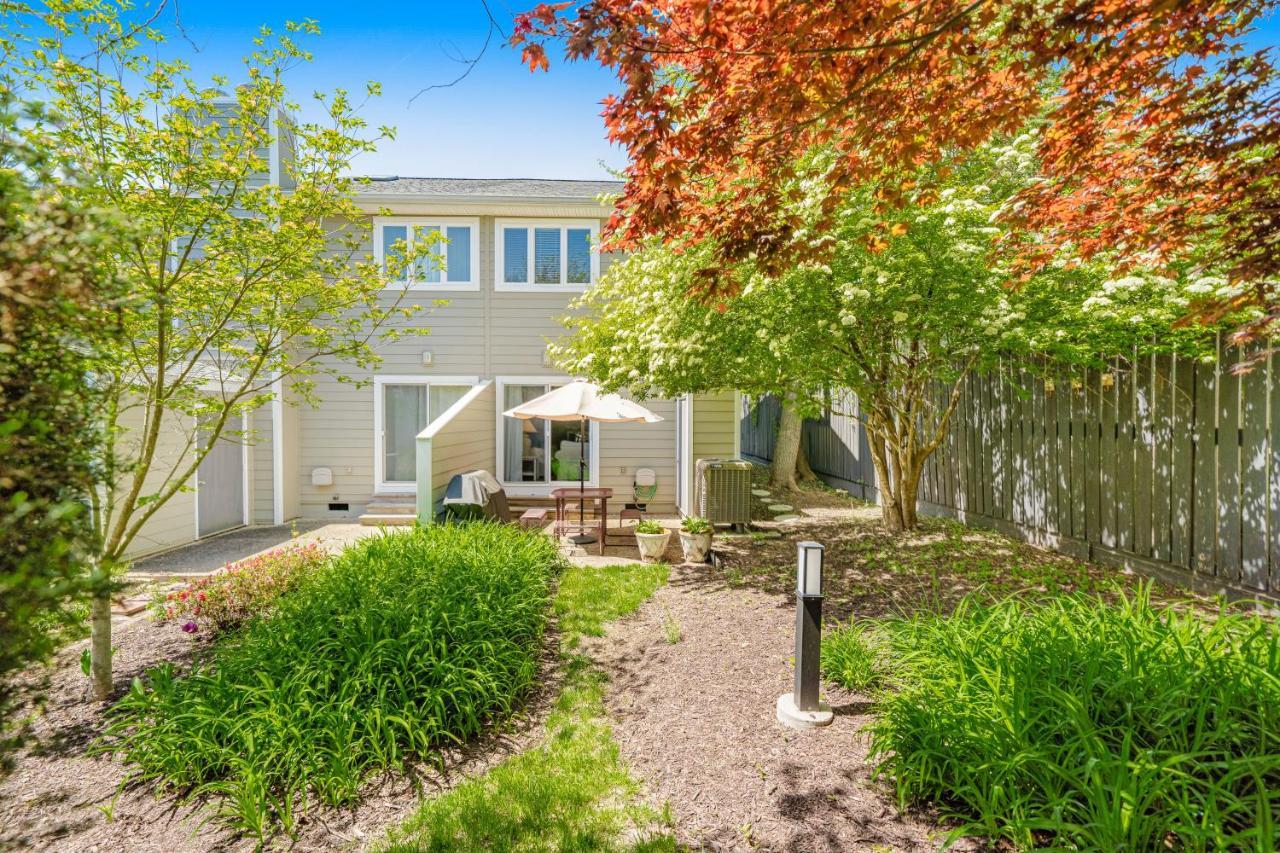 Scarborough Village - 245 Country Club Dr, Unit #608 Holiday home