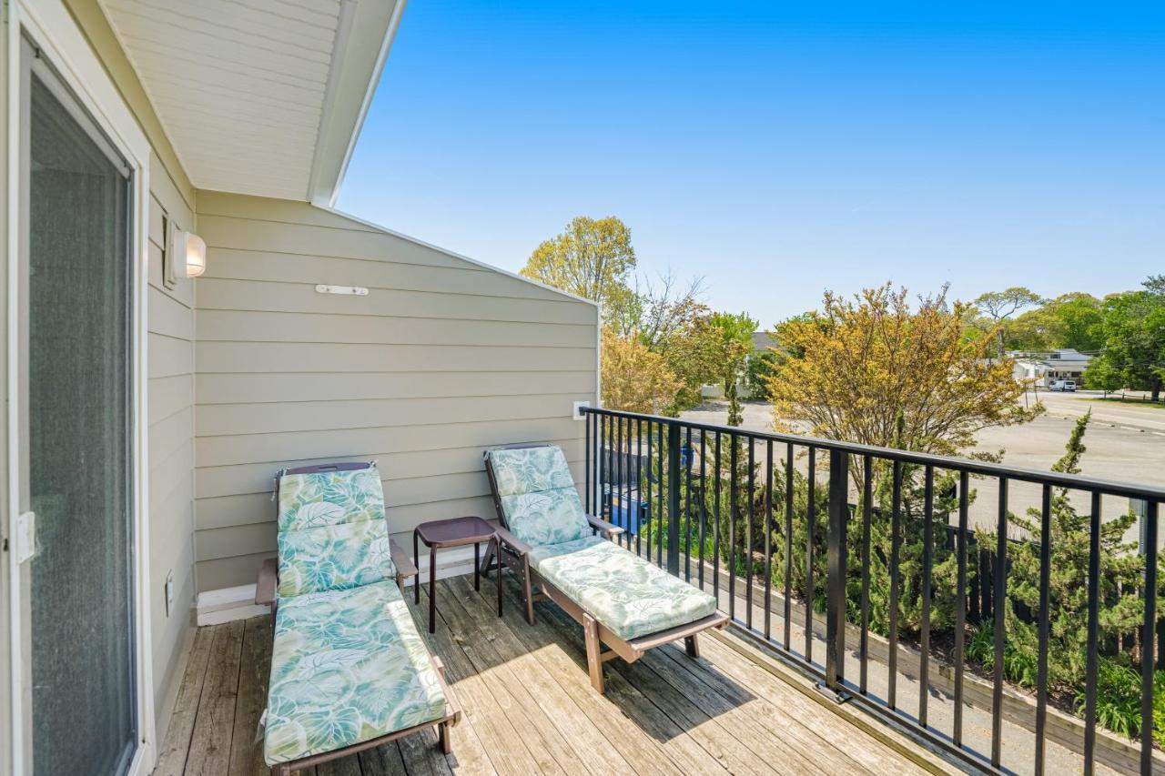 Scarborough Village - 245 Country Club Dr, Unit #608 *