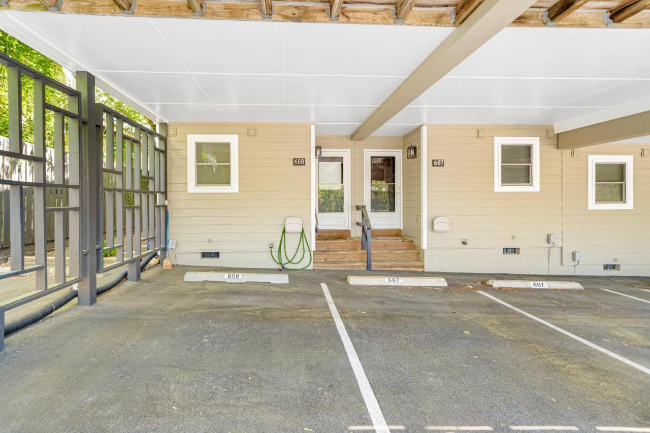 Scarborough Village - 245 Country Club Dr, Unit #608 *