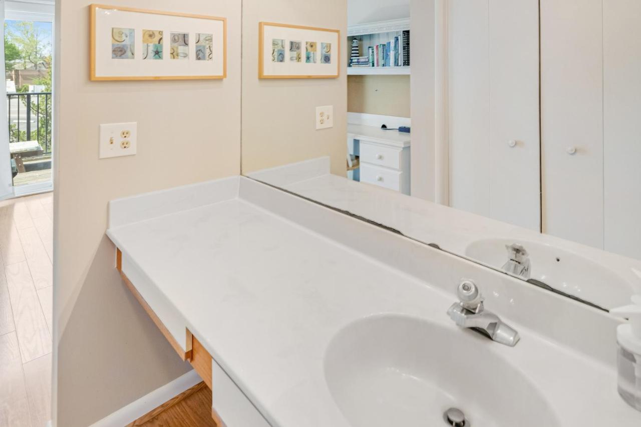 Scarborough Village - 245 Country Club Dr, Unit #608 *