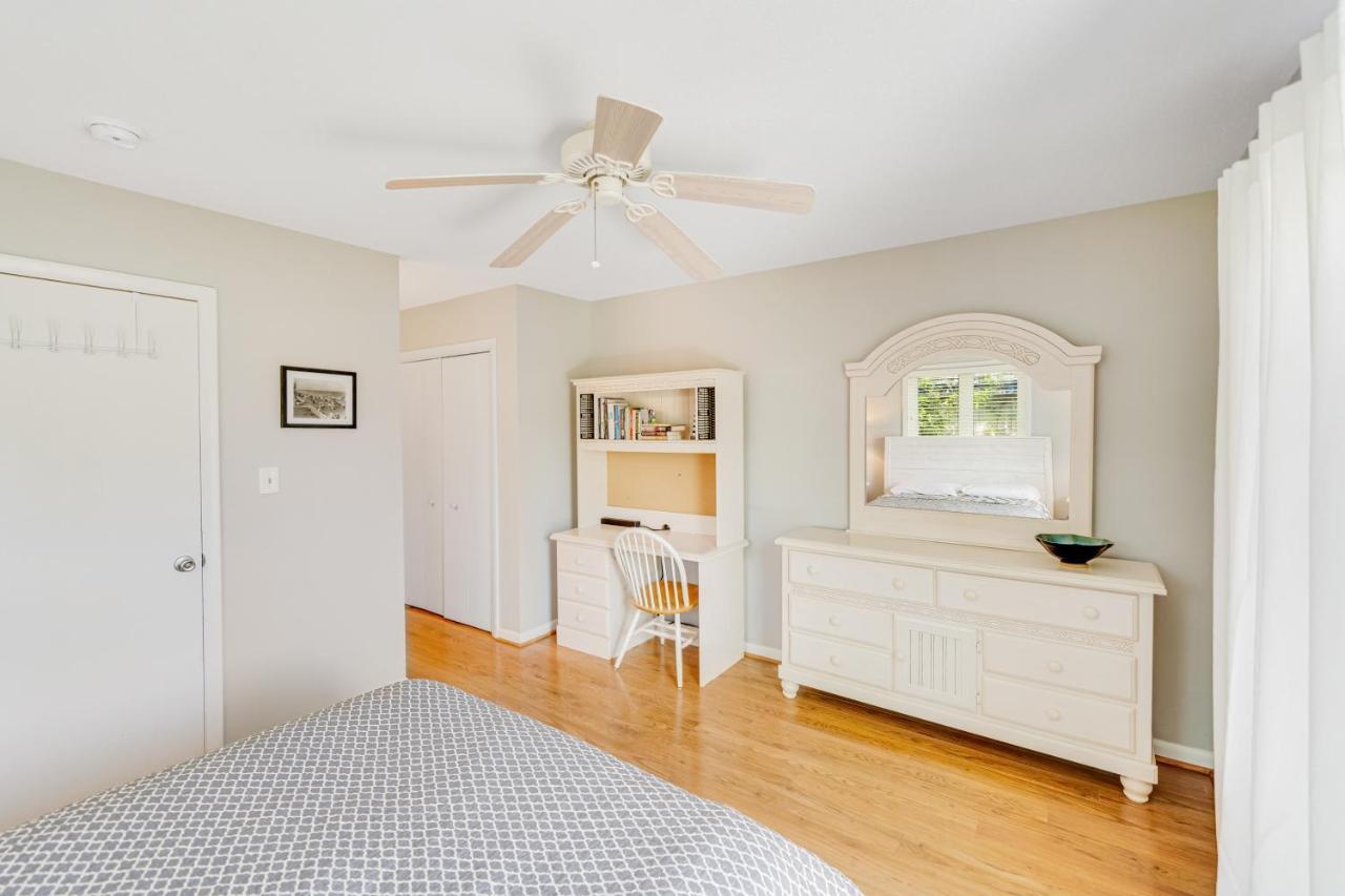Scarborough Village - 245 Country Club Dr, Unit #608 Holiday home