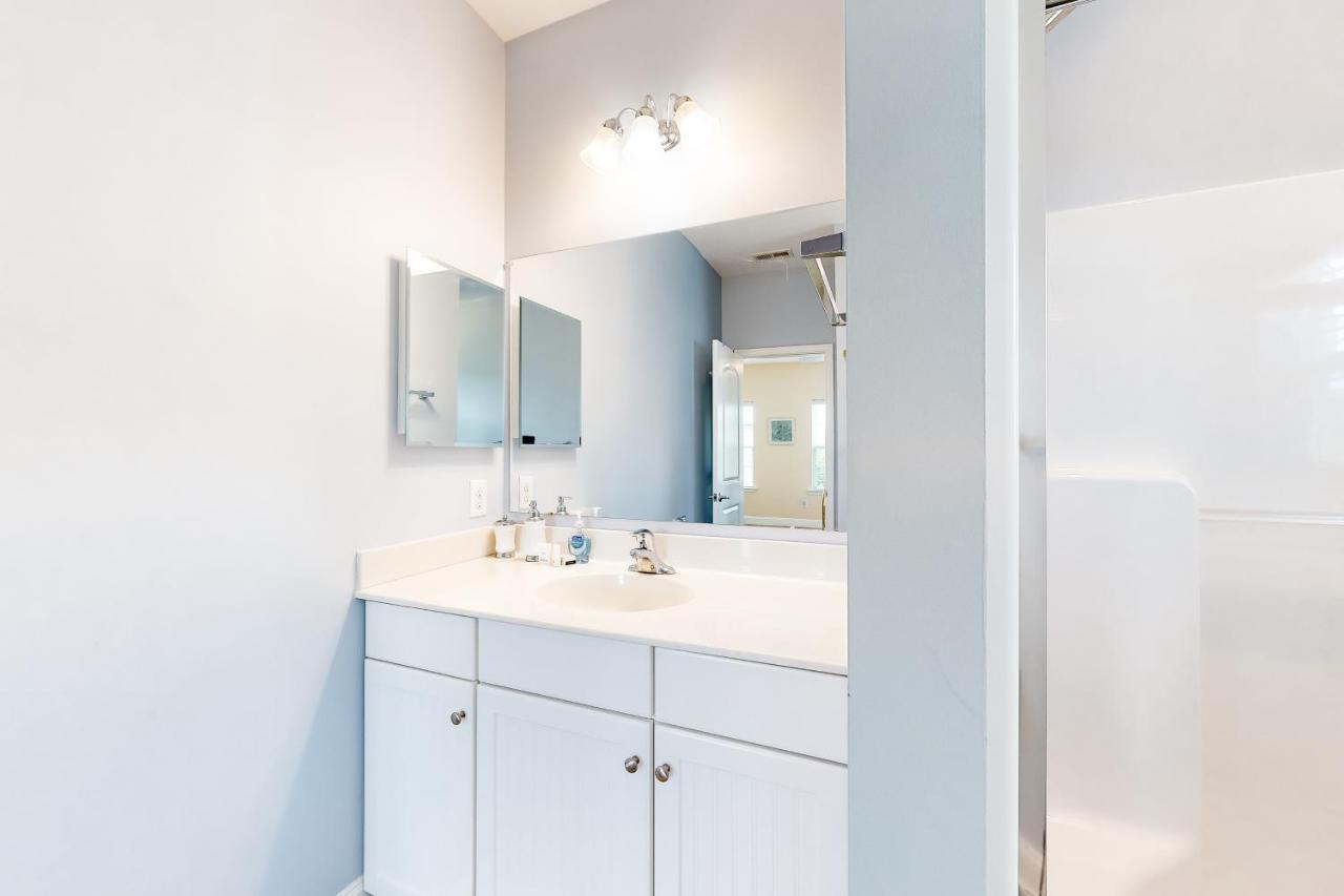 Grande At Canal Pointe 37502 Worcester Dr Holiday home *