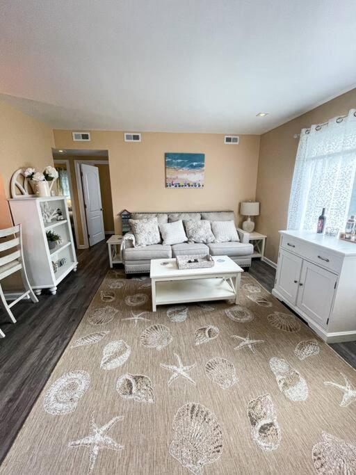 Family Paradise! Hottub/ev/4bd3ba/3.7mi To Holiday home