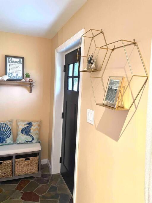 Holiday home Gem! Hot Tub/ev/2bd/3.7mi Beach/.5mi Outlets Rehoboth Beach