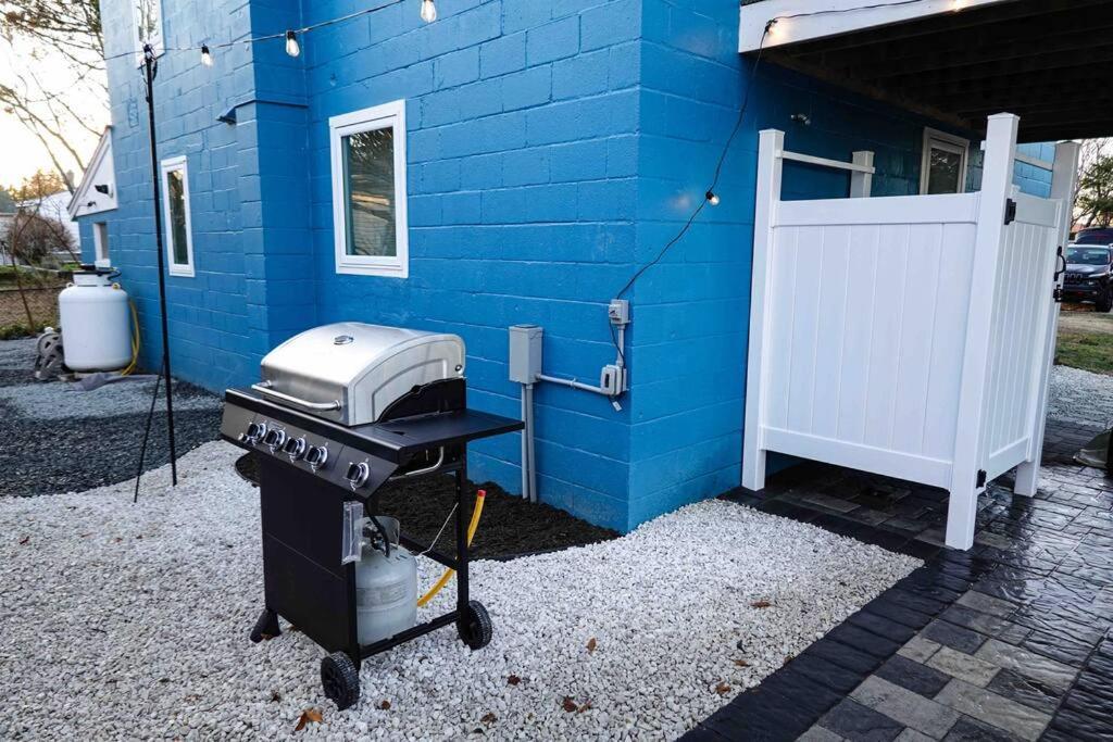 Gem! Hot Tub/ev/2bd/3.7mi Beach/.5mi Outlets * Rehoboth Beach