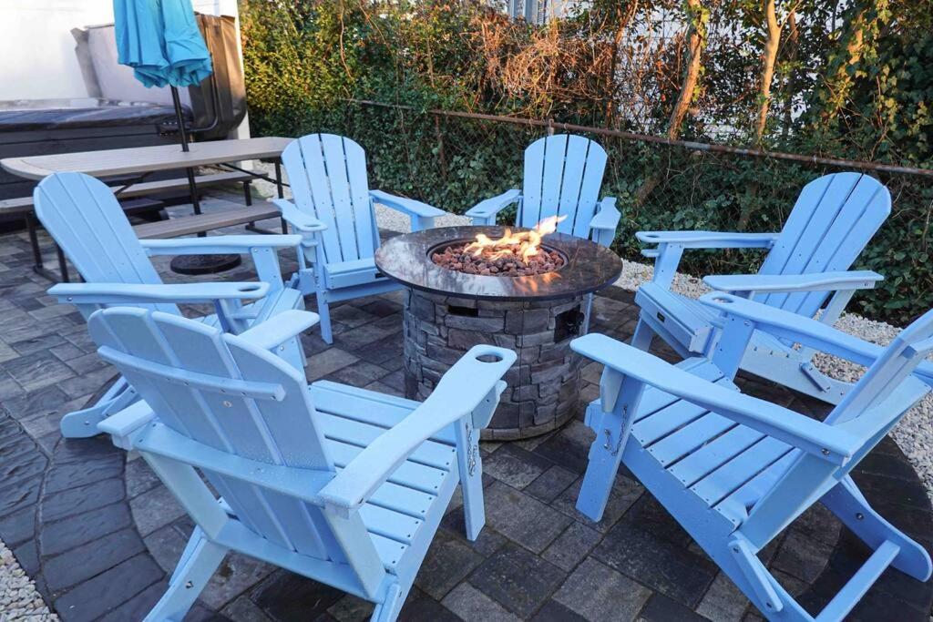 Family Paradise! Hottub/ev/4bd3ba/3.7mi To