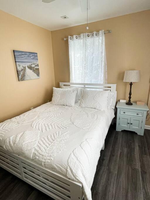 Family Paradise! Hottub/ev/4bd3ba/3.7mi To *